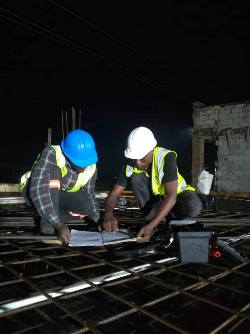 We do upstairs wiring, house wiring 0979207490